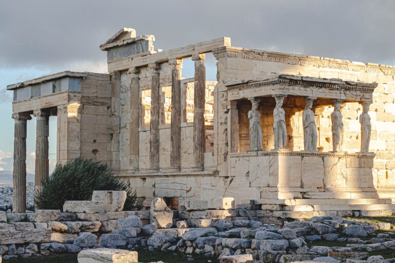 Best places to visit in Greece featuring Santorini, Athens and the Acropolis