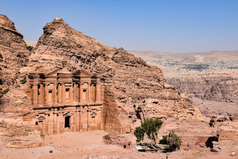 ]Top tourist attractions and places to visit in Jordan including Petra, Wadi Rum and the Dead Sea