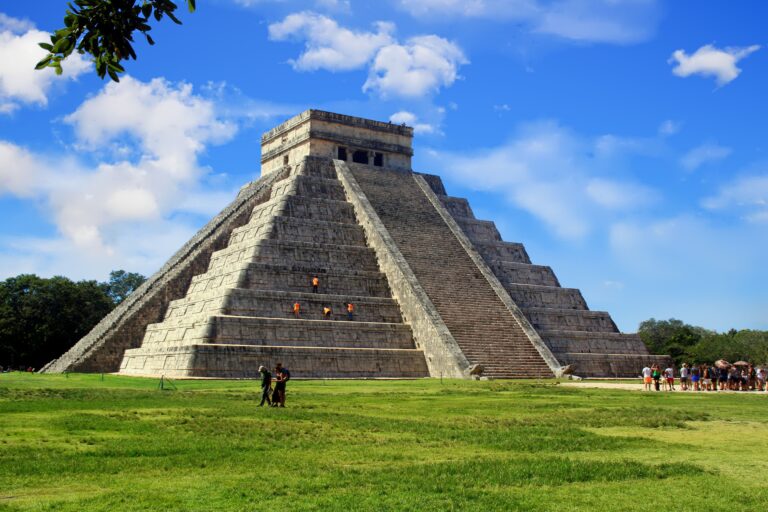 Top tourist attractions and places to visit in Mexico including Chichén Itzá, Cancun and Mexico City