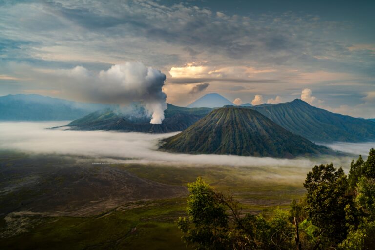 Top tourist attractions in Rwanda including gorilla trekking and Volcanoes National Park