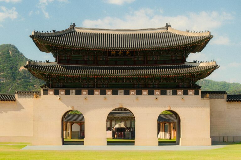 Best places to visit in South Korea showcasing Seoul, Gyeongbokgung Palace and Korean attractions